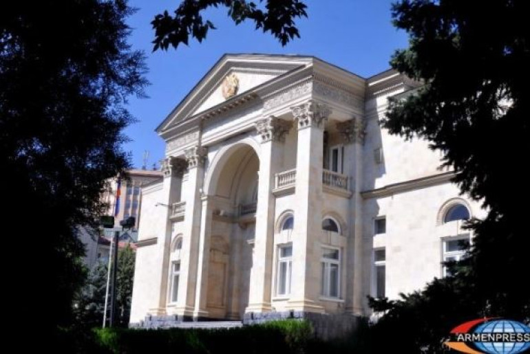 Հայերը հուզված են, քոչարի են պարում Բունդեսթագի դիմաց. եկեղեցական համայնքի ղեկավար տեր Գնել քահանա Գաբրիելյան (տեսանյութ)