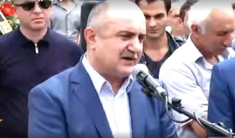 Սամվել Բաբայանն այցելել է Արցախյան հերոսամարտում զոհվածների գերեզմաններ
