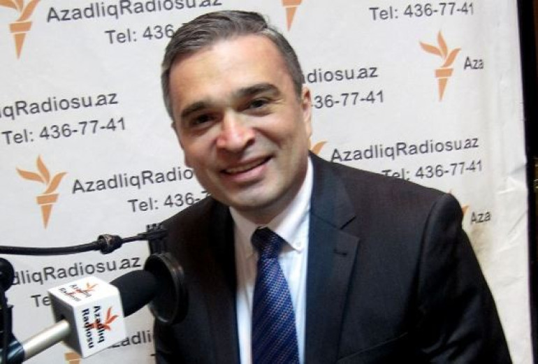 Առնոլդ Շվարցենեգերը «սելֆի» է արել Բիլ Քլինթոնի հետ Մուհամեդ Ալիի հուղարկավորությանը և զայրույթի ալիք բարձրացրել
