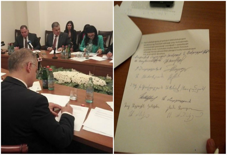 ԸՕ շուրջ համաձայնության փաստաթուղթ ստորագրվեց. իշխանությունն ու ընդդիմությունն այն որակեցին պատմական (տեսանյութ) ԸՕ շուրջ համաձայնության փաստաթուղթ ստորագրվեց. իշխանությունն ու ընդդիմությունն այն որակեցին պատմական (տեսանյութ)
