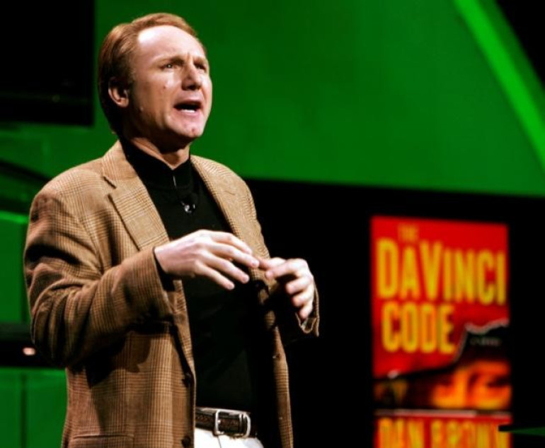 Da Vinci Code's Dan Brown donates 300,000 euros to Dutch library