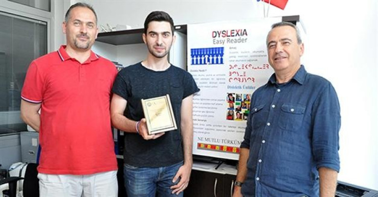 Turkish university student develops easy reader for dyslexia patients