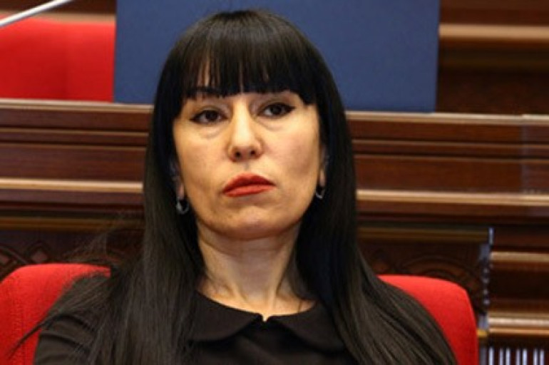 Փողոցներում հայտարարություններ են փակցված`«եթե չեք ուզում աղջիկ երեխա ունենալ, ապա դիմեք». Ն. Զոհրաբյանը՝ Ա. Մուրադյանին