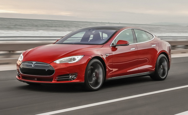 Автомобиль Tesla впервые попал в смертельную аварию на автопилоте