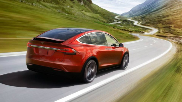 Tesla Motors-ը կատարելագործում է ավտոպիլոտ համակարգը
