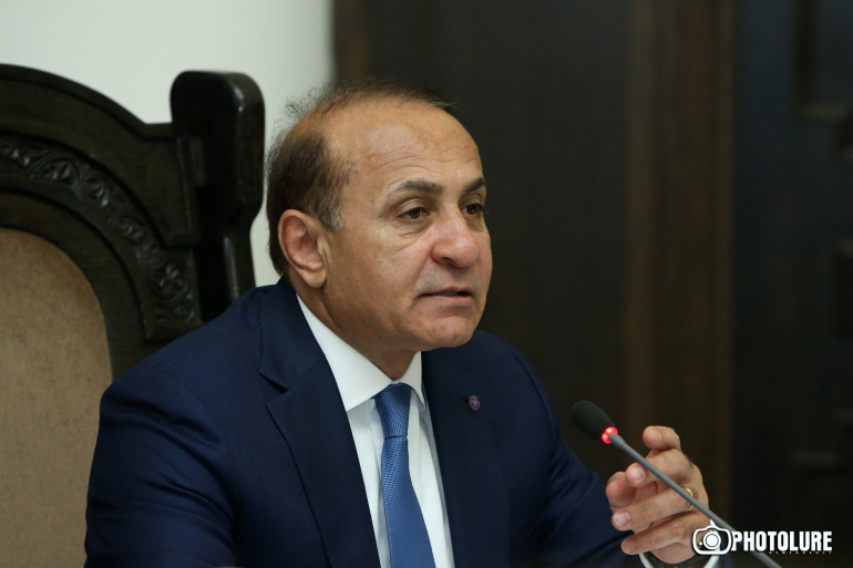 Հովիկ Աբրահամյանը հրաժարվում է ՀՊՏՀ-ի խորհրդի նախագահի պաշտոնից
