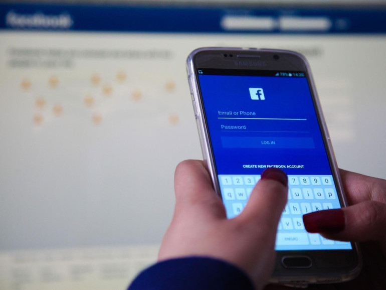 Facebook battles to keep ‘clickbait’ out of users’ news feeds