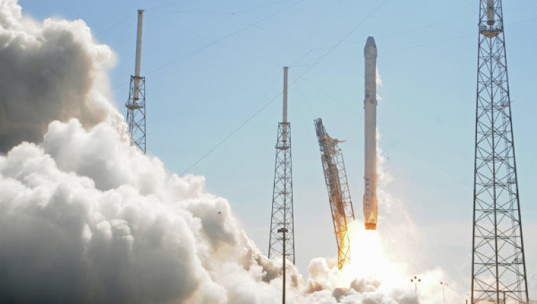 Первая ступень ракеты Falcon 9 приземлилась на платформу в Атлантике