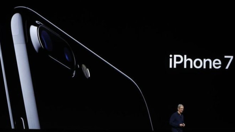  iPhone 7 ditches traditional headphone socket