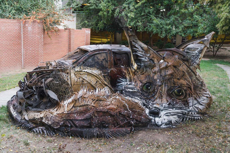 Portuguese artist turns trash into animals to remind world about pollution (photos)