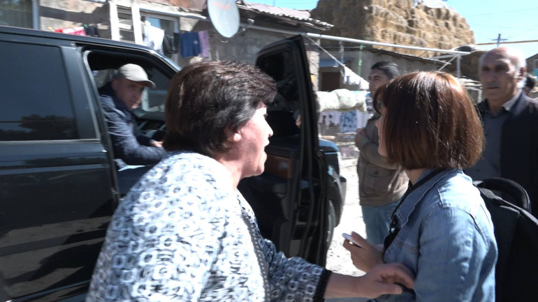 Քաղաքացին պնդում է, որ կաշառք է բաժանվում. «Բալասանյան դաշինքը» հերքում է. թեժ իրավիճակ Գյումիրում (տեսանյութ)