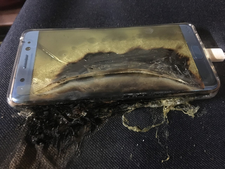 Samsung Galaxy Note 7: Second 'safe' replacement catches fire