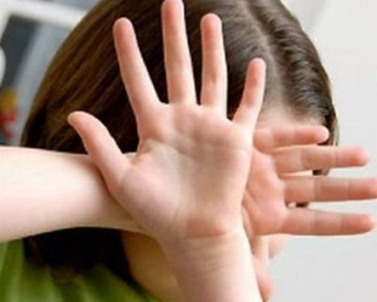 Բուսաբանական այգում անչափահաս դստերն ապտակած մայրը հրավիրվել է ոստիկանություն