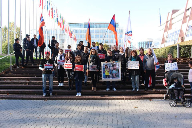 Армяне Страсбурга провели шествие возле здания Европарламента в защиту армян Алеппо