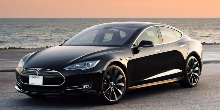Tesla to make all new cars self-driving