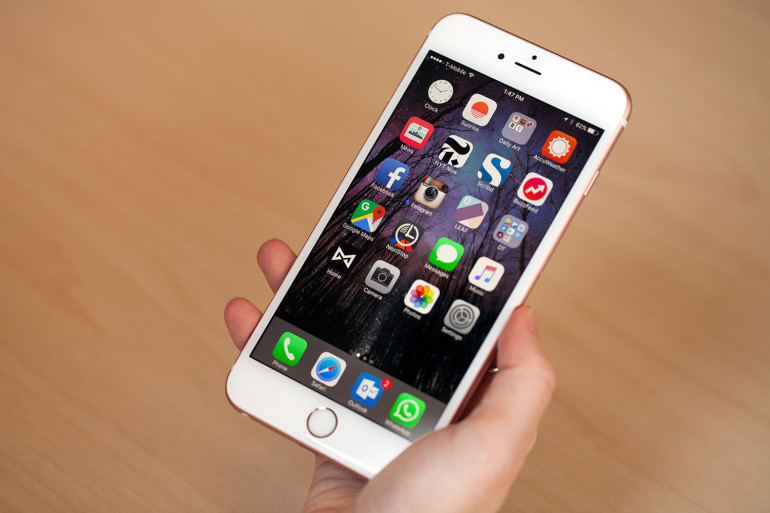 Apple reports static iPhone share but iPad is tumbling