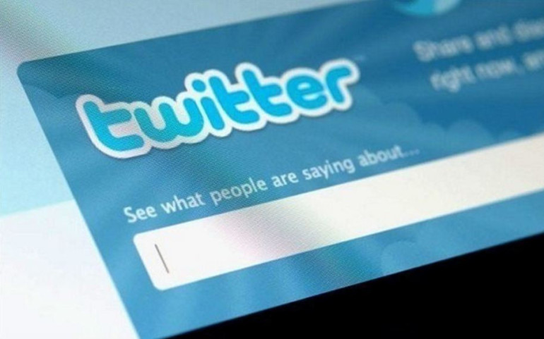 Twitter planning layoffs

 