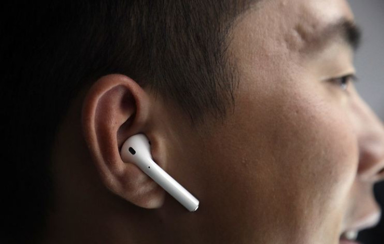 Apple delays AirPods release