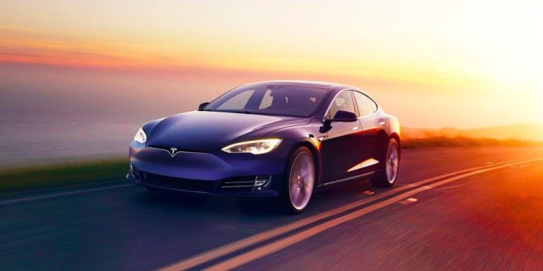 Tesla adds new “Glass Roof” Model S option