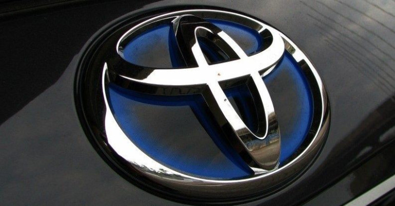 Toyota, in about-face, may launch production of long-range electric cars