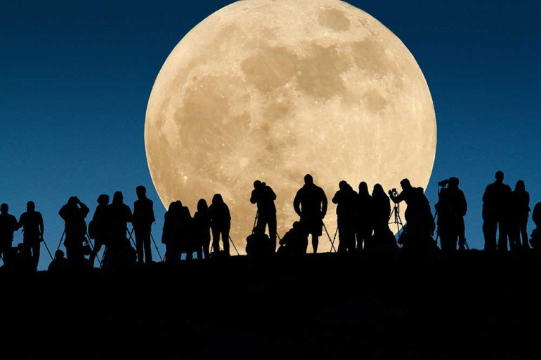Skywatchers prepare for 'supermoon'