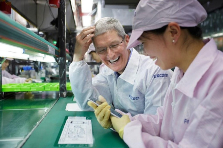 Apple trying to move iPhone manufacturing to US