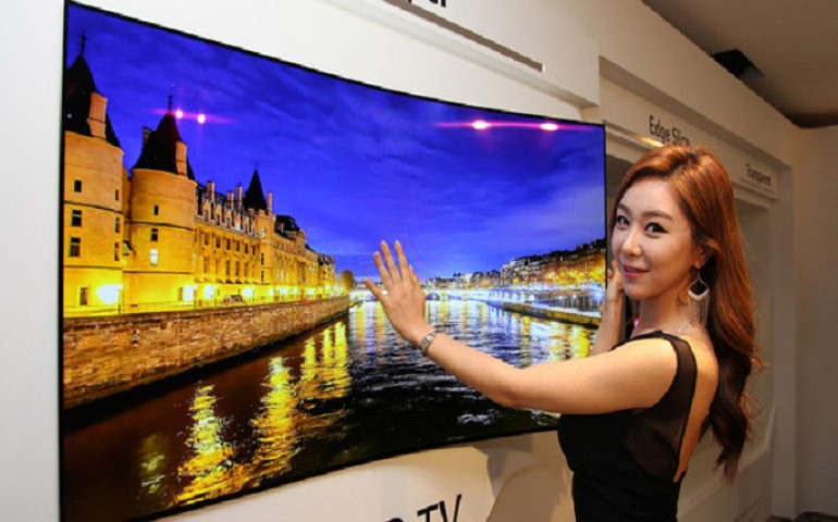 LG Unveils TV wallpaper as thin as credit card