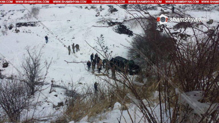 2 killed as car serving Armenian minister crashes on southern highway