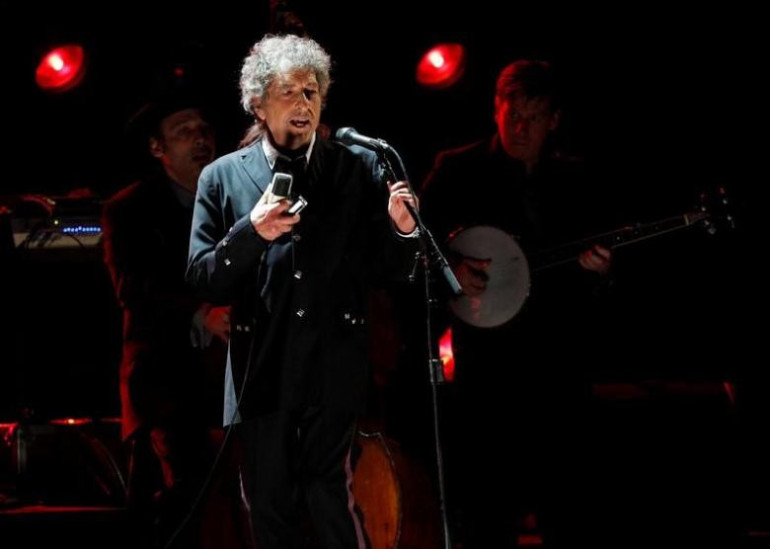Bob Dylan to perform in Sweden in April after Nobel no-show