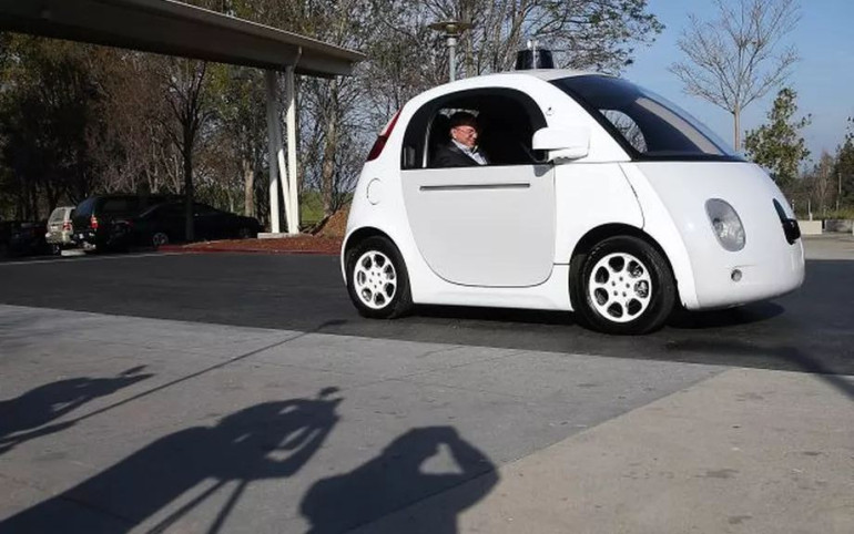 Google no longer developing self-driving car