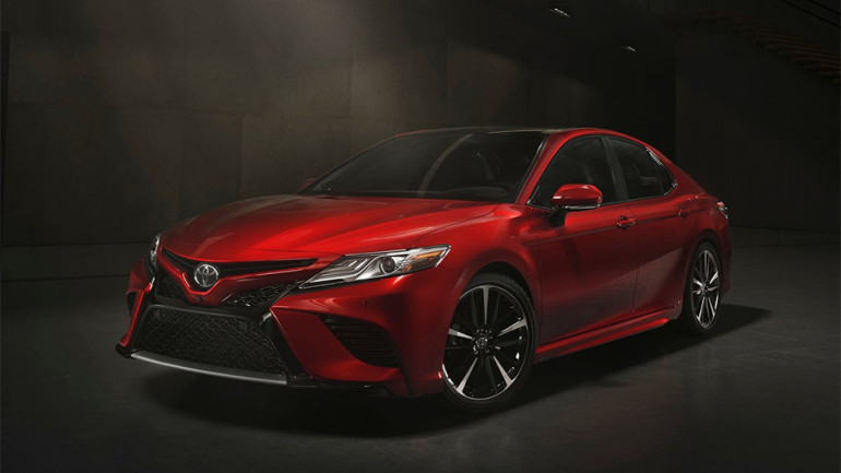 Toyota unveils stylish 2018 Camry at Detroit auto show