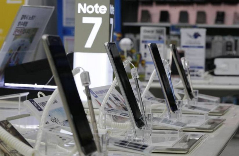 Samsung probe blames battery size for Galaxy Note 7 fires