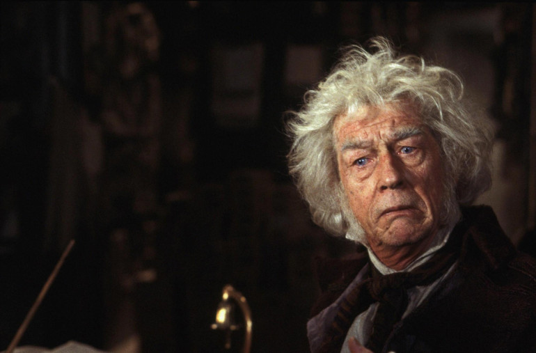 Bafta-winning actor Sir John Hurt dies at 77