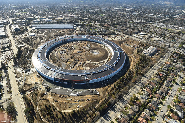 Apple's 'spaceship' campus nearly ready (photos)
