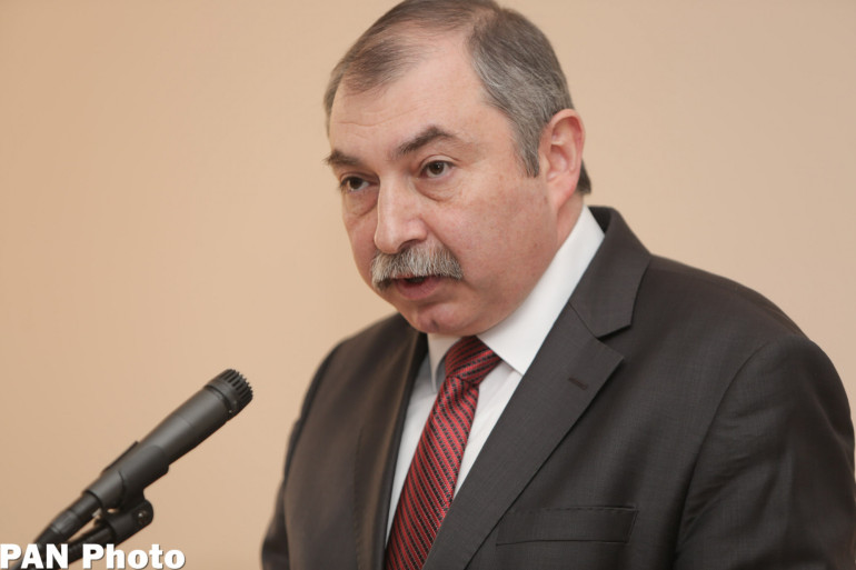 «Ես որևէ մեկի հետ խնդիր չունեմ». Հայկ Բաբուխանյանը Արսինե Խանջյանի մասնակցությամբ մերկ տեսարանների և դիտորդական առաքելության մասին