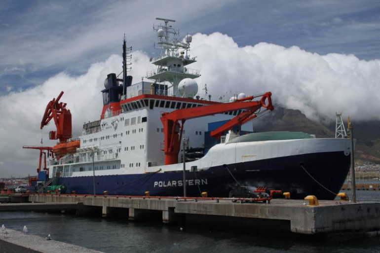 Ice-locked ship to drift over North Pole