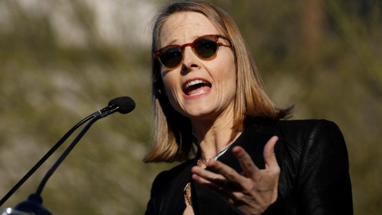 Jodie Foster leads anti-Trump protest ahead of Oscars