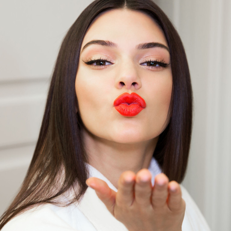 Քենդալ Ջեները «Estee Lauder»- ի նոր զվարճալի գովազդում (տեսանյութ)