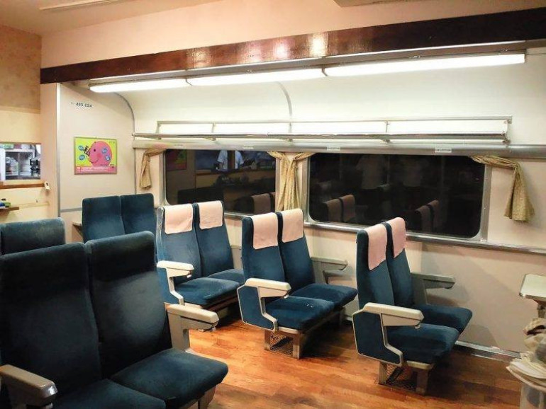 Ճապոնացին իր ննջասենյակը վերածել է գնացքի իրական վագոնի (լուսանկարներ)