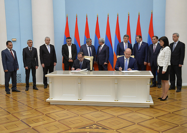 Նախագահի նստավայրում ՀՀԿ-ի և ՀՅԴ-ի միջև ստորագրվել է քաղաքական կոալիցիա կազմավորելու մասին հուշագիր (տեսանյութ)