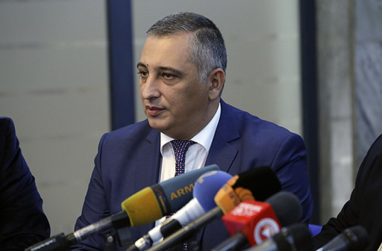 Ամրագոտի չկապելու, ընթացքի ժամանակ ծխելու և հեռախոսով խոսելու համար տուգանելը նորություն չէ. Ա. Ահարոնյան