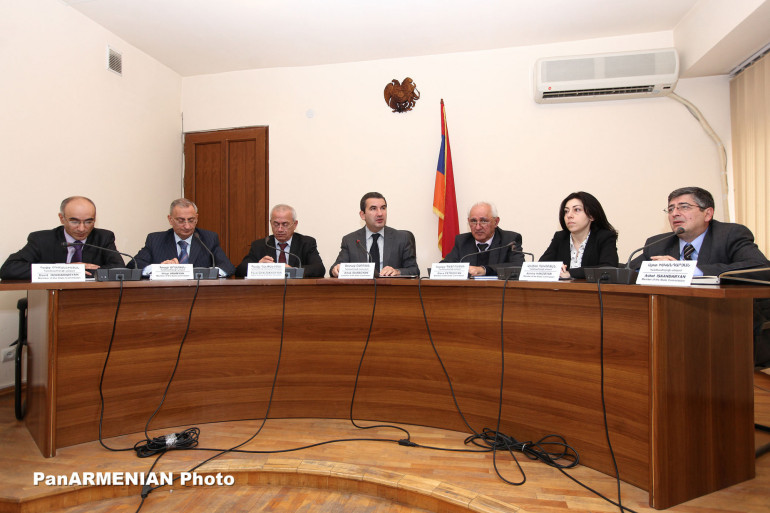 Բրիտանացին 35 պարկ աղբ է հավաքել լողափում՝ վերածելով այն արվեստի գործերի (լուսանկարներ)