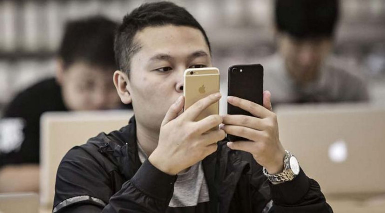 Apple tests 3-D face scanning to unlock new iPhone