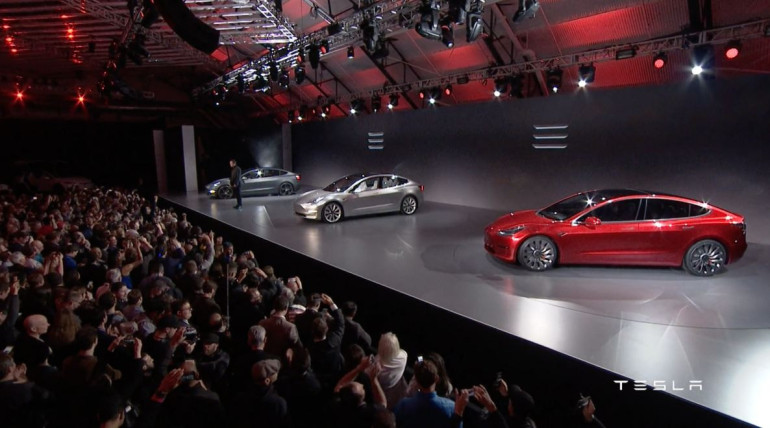 Tesla-ն սկսում է մատակարարել երկար սպասված Model 3 նորագույն մեքենաները (լուսանկարներ)
