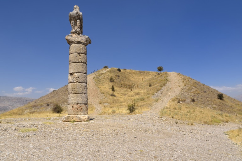 Պատմական Կոմմագենե թագավորության տարածքում գտնվող բացառիկ արձանը ենթարկվել է հարձակման (լուսանկար)