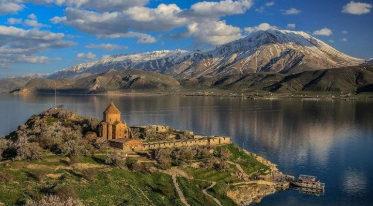 Թուրքիան ջանում է Իրանից «հետ ստանալ» Վանի հայկական եկեղեցիներից մեկին պատկանող հնագույն զանգը. լրատվամիջոցներ (լուսանկար)