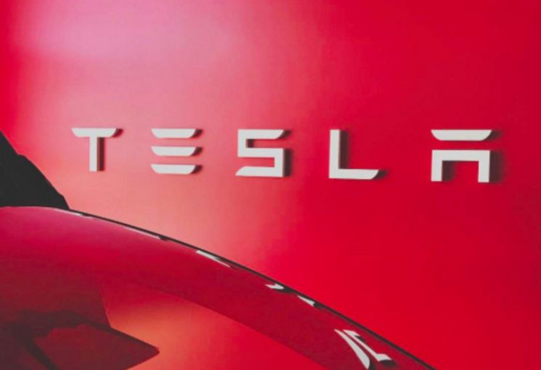 Tesla заявила о подготовке испытаний беспилотного грузовика в Неваде