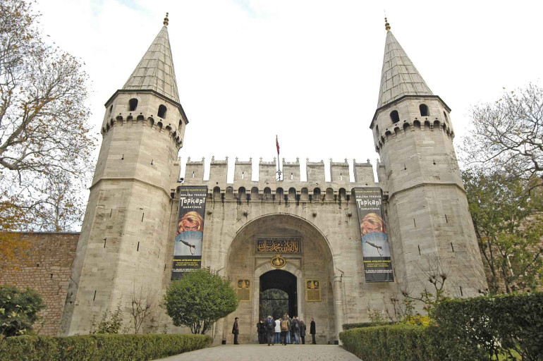 Թուրք նախարարը հերքել է լուրն այն մասին, թե Ստամբուլի հայտնի Թոփքափը պալատը կանգնած է ջրի տակ անցնելու վտանգի տակ