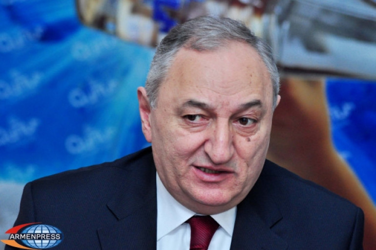 Ուզում եք ես էլ գնամ մի հատ ծխի առաջ նկարվեմ, ասեք՝ վայ, այս ինչ ակտիվ եք. Վ. Բոստանջյան