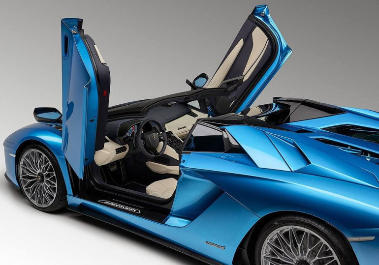Lamborghini-ն ներկայացրել է Aventador S-ի բաց տանիքով տարբերակը (լուսանկարներ)